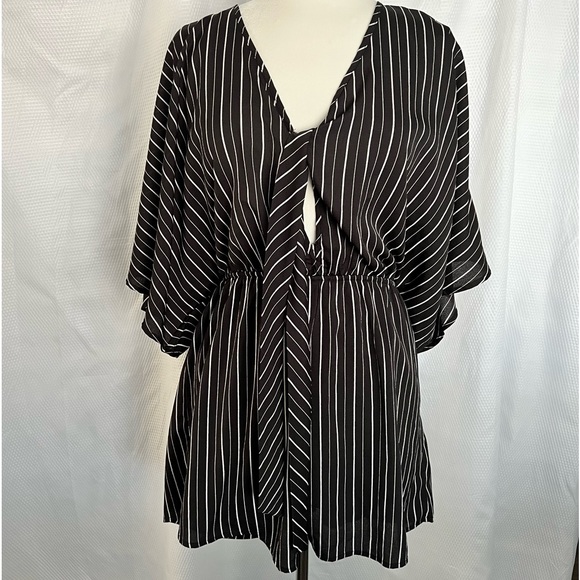 G by Guess Tie-Front Romper Black / White Women’s size L - Picture 2 of 8